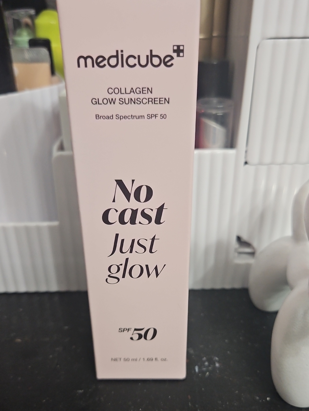 Medicube Collagen Glow Sunscreen SPF 50 — Pink
